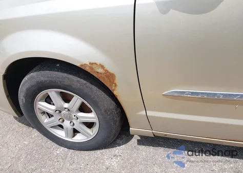 2011 Chrysler Town & Country Touring from USA, damaged, VIN 2A4RR5DG7BR701607